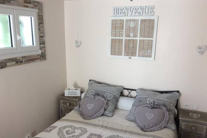 Gîte pour 3 personnes, avec piscine et jardin à La Bouilladisse - 2