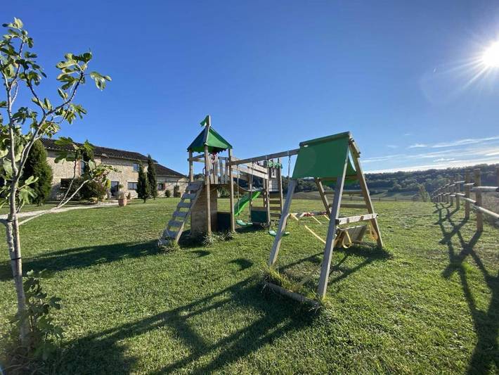 Location de vacances pour 10 personnes, avec piscine et jacuzzi ainsi que terrasse et jardin à Castelnau-de-Montmiral - 4