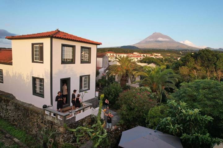 Hostel para 4 pessoas, com Terraço e Jardim e ainda Vista em Madalena