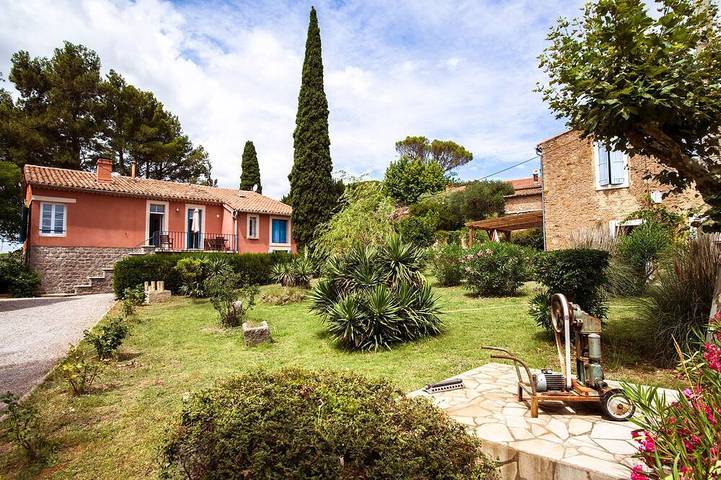 Maison de vacances pour 8 personnes, avec piscine ainsi que terrasse et jardin