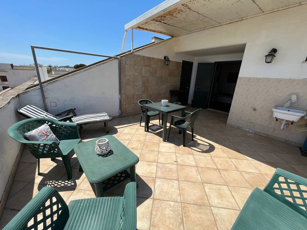 Appartement entier, Appartement 'Monolocale Giorgia' avec vue sur mer, terrasse privée et climatisation in Leuca, Castrignano del Capo