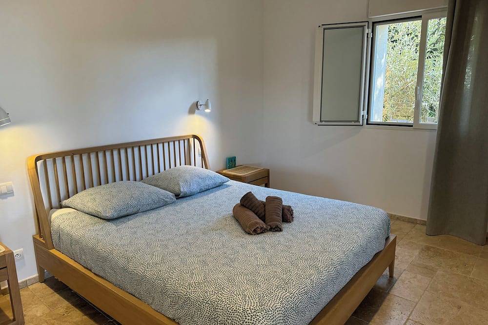 Appartement entier, Rez-de-villa privatif avec grand jardin et bassin chauffé. Vue mer, Tizzano in Tizzano, Sartène