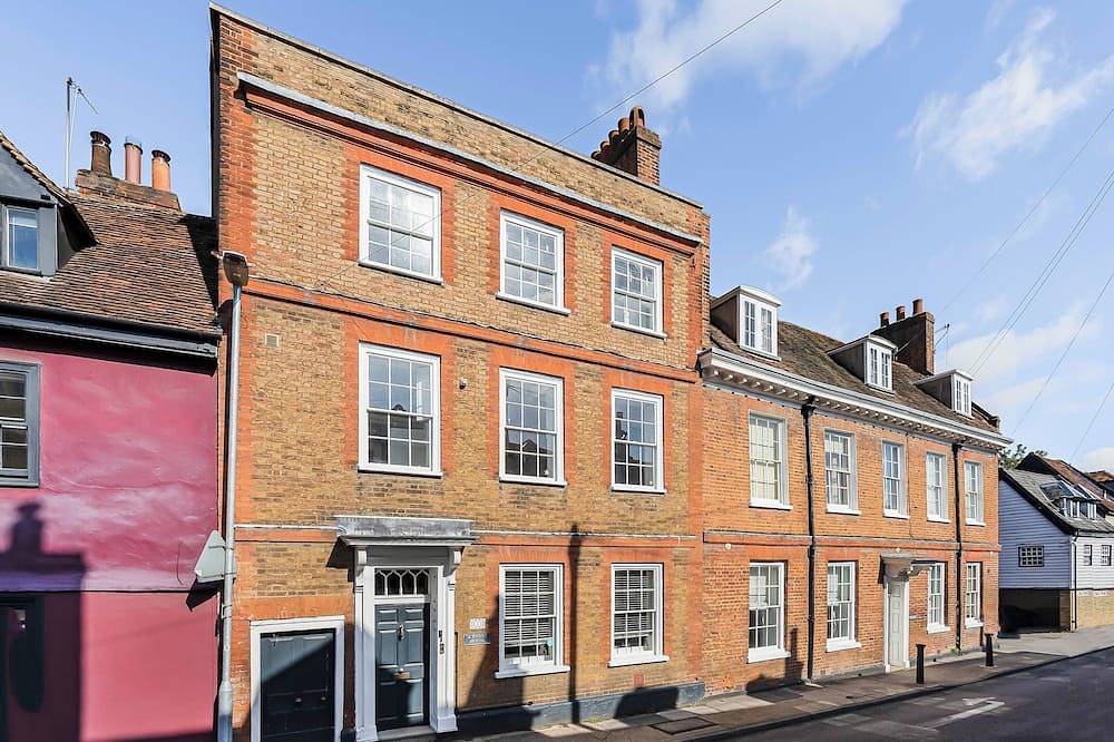 Stunning period townhouse in the heart of Hertford close to London in Hertford, Hertfordshire