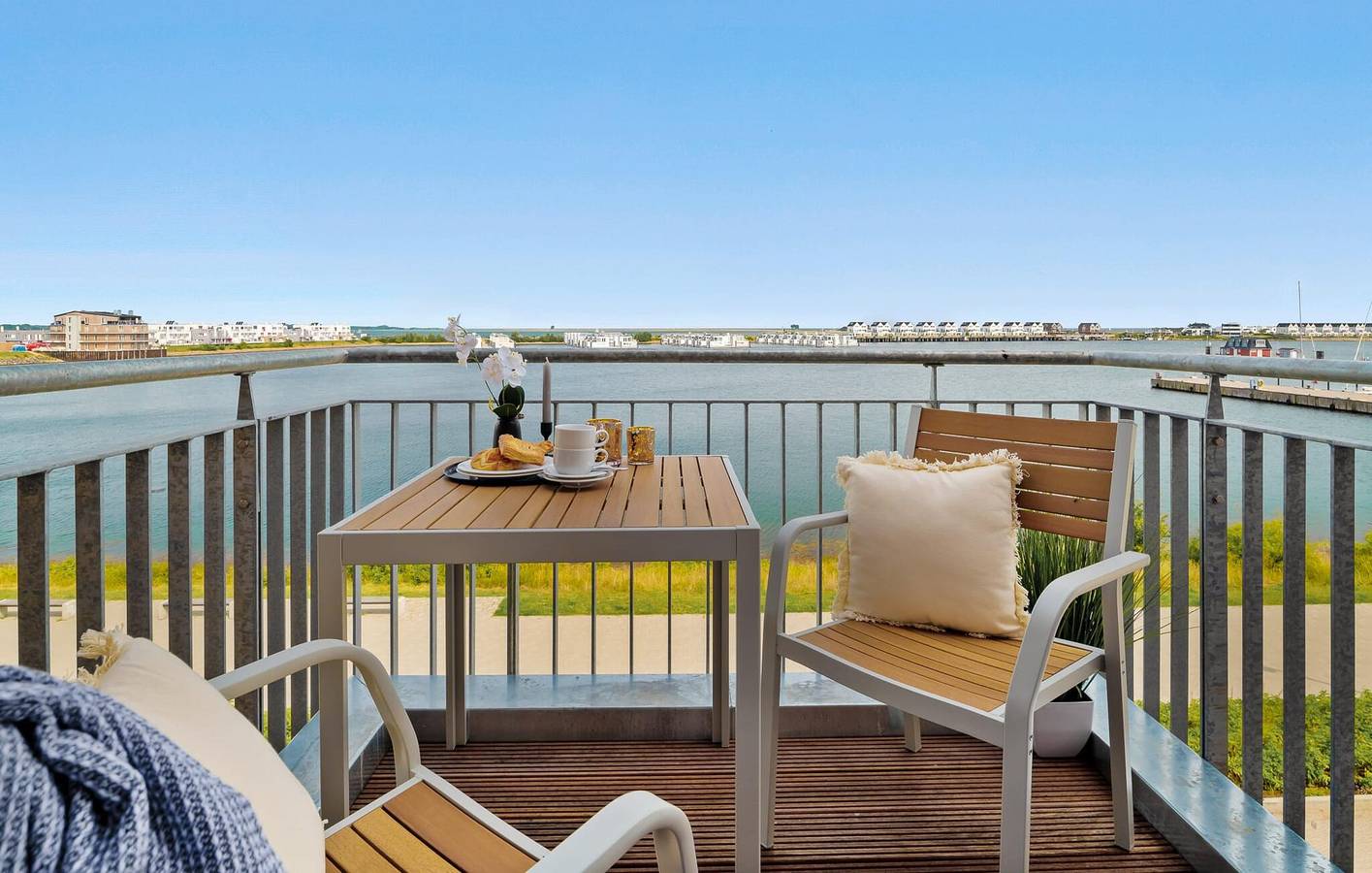 Ganze Ferienwohnung, Apartment mit Meerblick, Terrasse und Parkplatz, 1 km zum Strand in Olpenitz, Kappeln