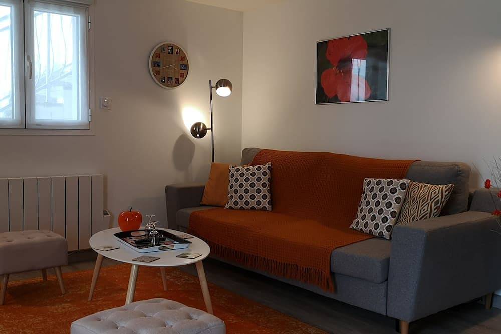 Apartamento entero, Apartamento ubicado en la planta baja de una pequeña residencia con cuatro in Jonzac, Región de Jonzac