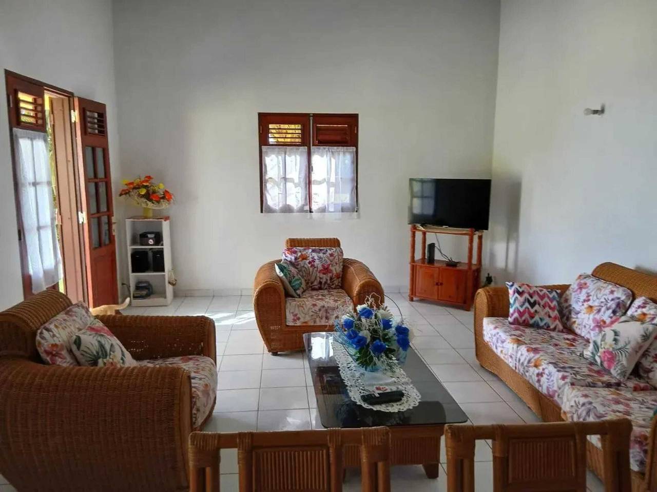 Amplia Casa en Petit-Bourg con Jardín in Petit-Bourg, Guadalupe