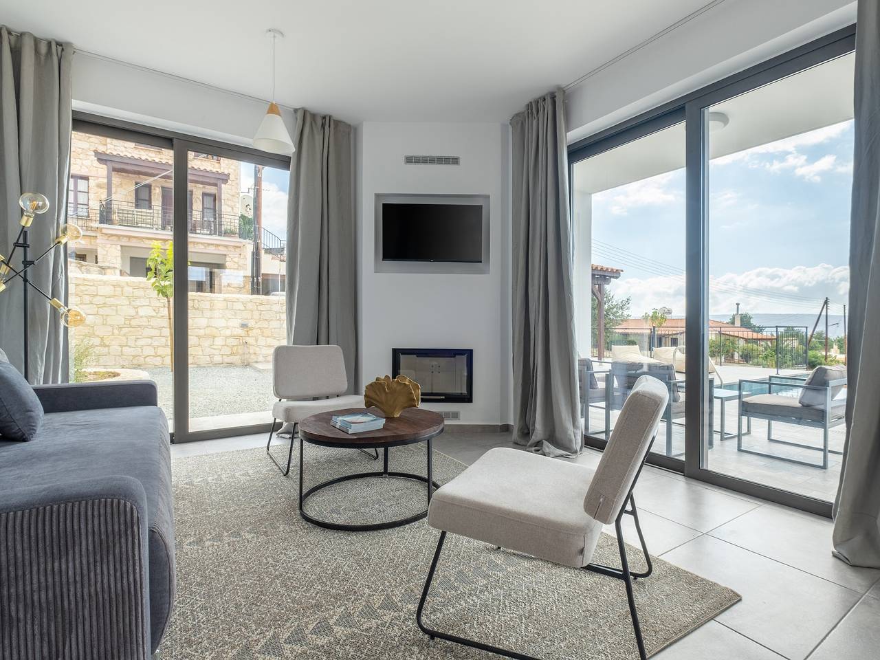 Villa con 3 camere da letto con splendida piscina a sfioro in Sud di Cipro