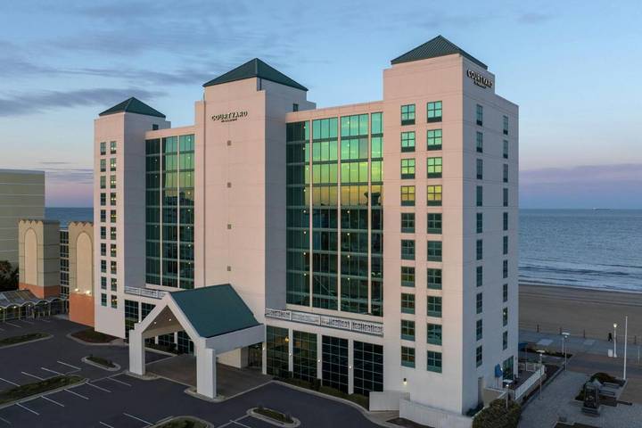 Hotel para 4 personas, con piscina además de vistas y balcón - 1