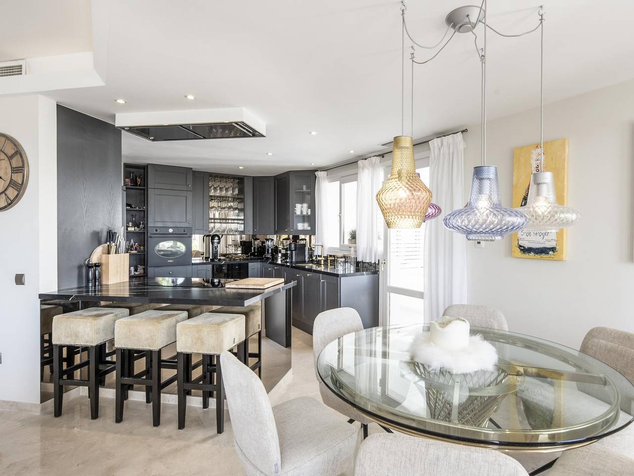 Entire apartment, Penthouse 3 beds, jacuzzi, pools, private parking in Marbella in Nueva Andalucia Golf Valley, Marbella