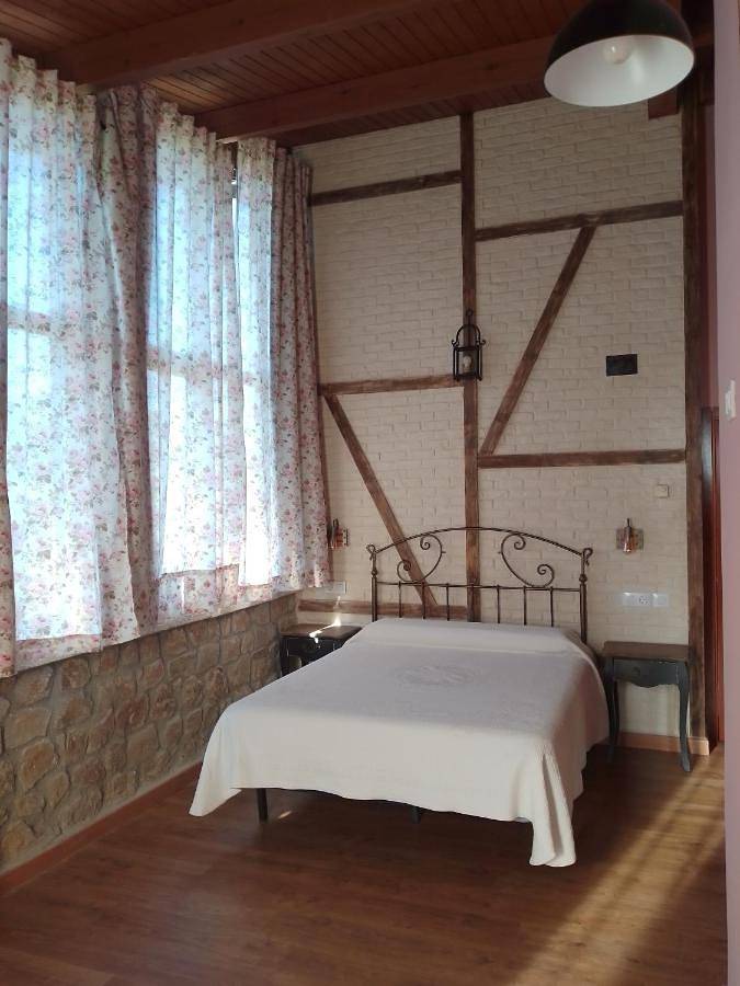 Casa rural para 2 personas, con Balcón y Terraza además de Jardín y Vistas en Sierra de Gata - 4