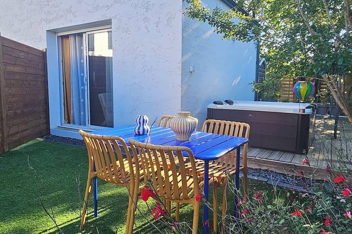 Gîte pour 2 personnes, avec terrasse ainsi que jardin et jacuzzi à Le Girouard