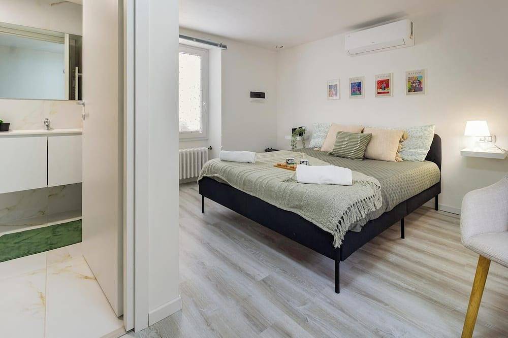 Rifugio del lago - room with private entrance and bathroom in Stresa in Stresa, Comune di Stresa
