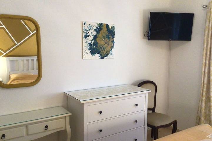 Ganze Wohnung, Stylish, 2 bedroom,2 bathroom apartment in Alvor  -shared pool in great location in Alvor, Faro Distrikt