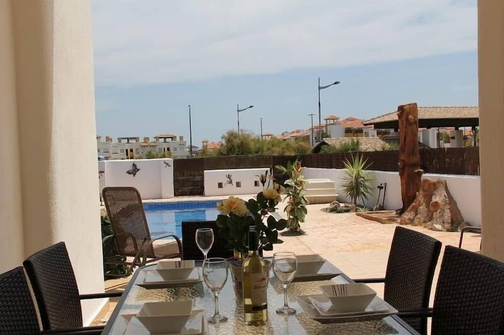 Beautiful 3 Bedroom Detached Villa with Private Pool & Jacuzzi, Wifi,  Tv, Bbq, in Vera, Costa de Almería