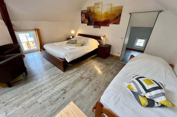 Location de vacances pour 8 personnes, avec jardin à Lussac-les-Châteaux - 2