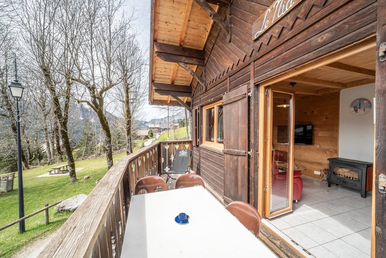 Chalet "Nid Zut" avec vue sur les montagnes, terrasse privée et Wi-Fi in Chatel, Les Portes du Soleil
