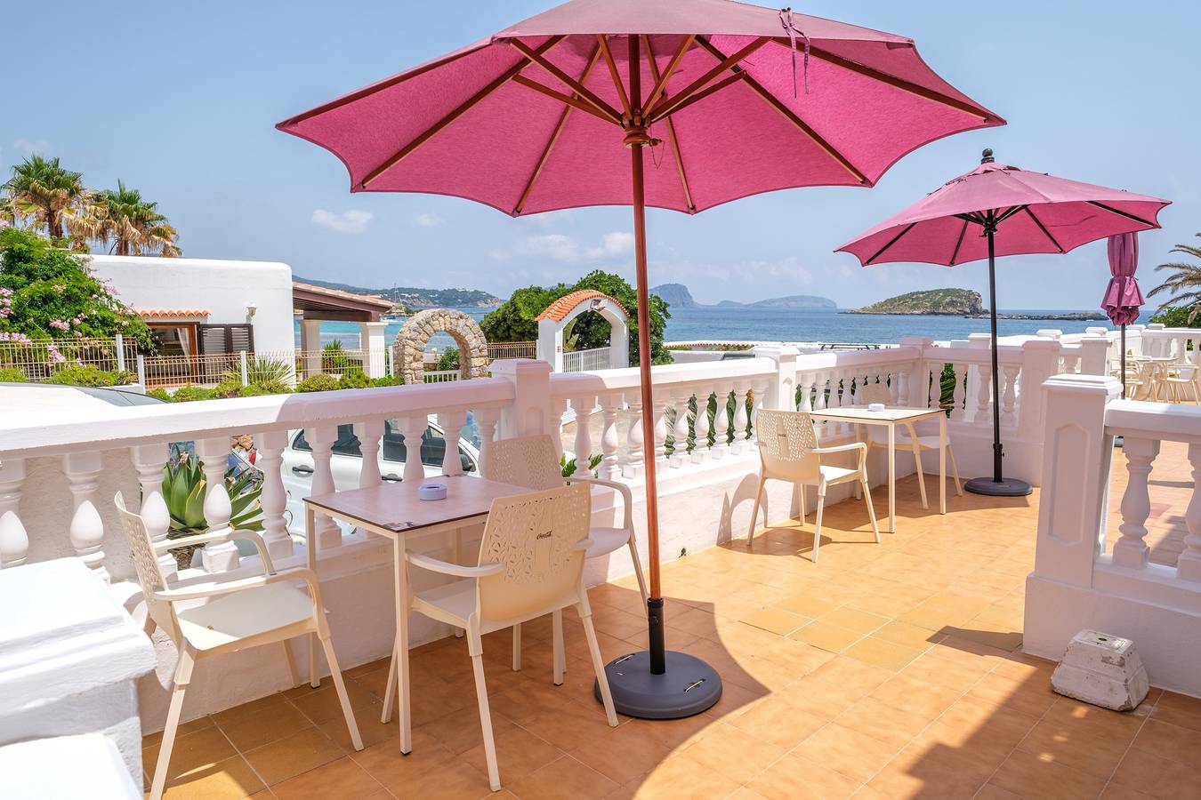 Entire apartment, Fantastic Apartment by the Sea with Air Conditioning, Pool & Terrace in Es Canar, Santa Eulària des Riu