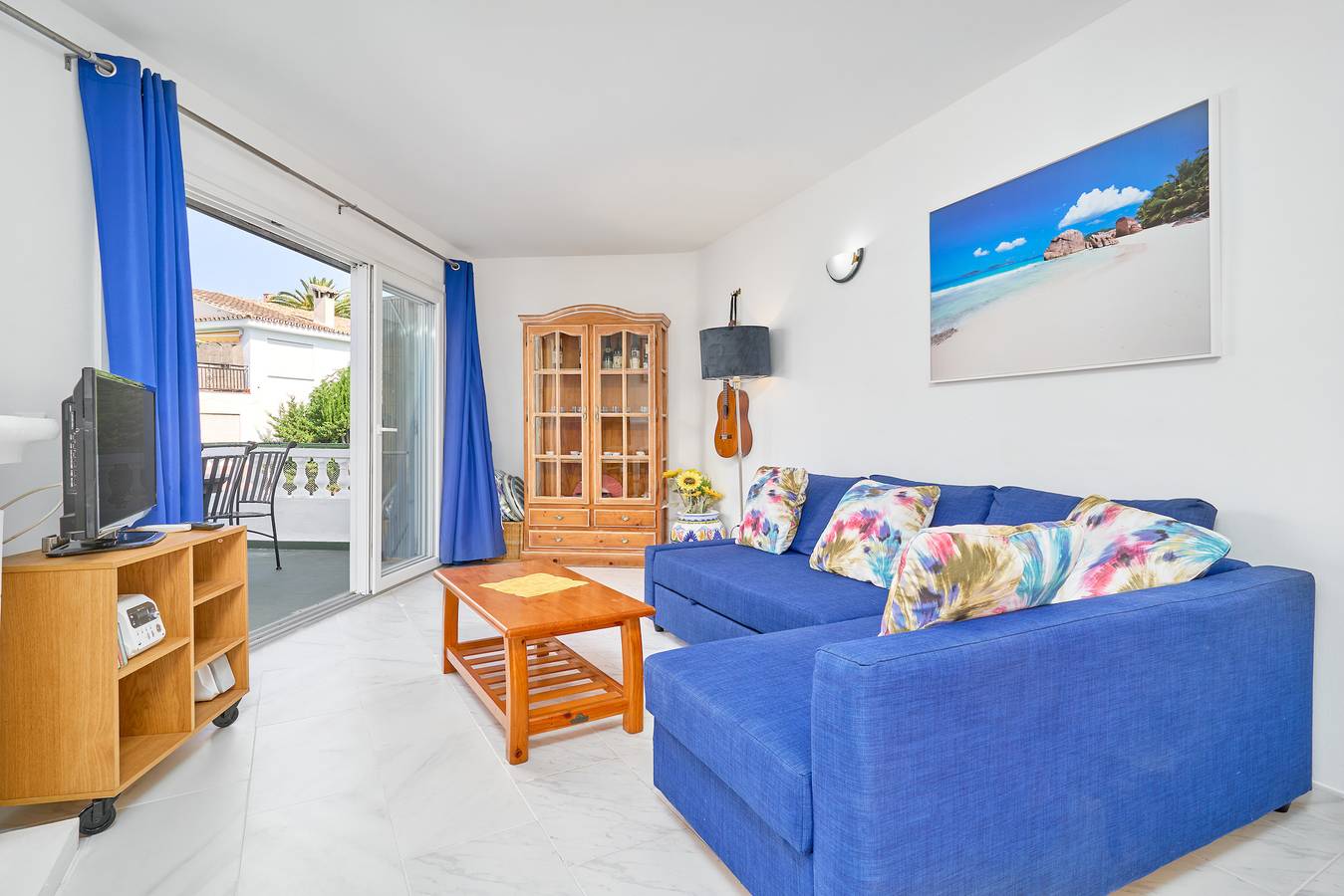 Entire apartment, Apartment 'Alina' with Sea View, Wi-Fi and Air Conditioning in Playa de Burriana, Nerja