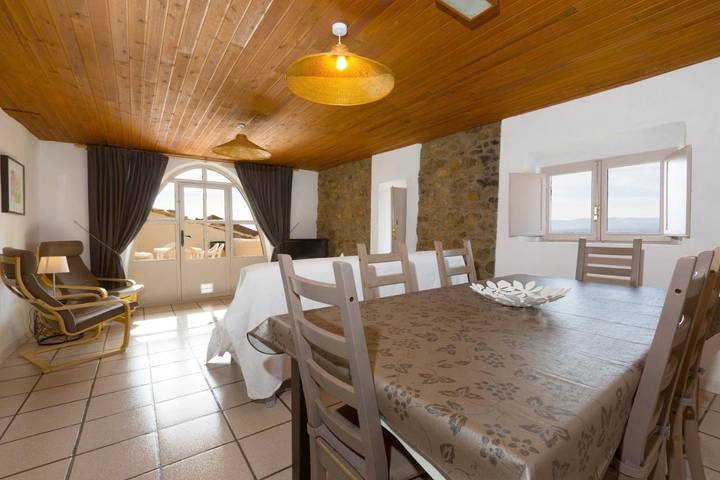 Location de vacances pour 2 personnes, avec vue sur le lac ainsi que vue et jardin à Tremp - 4