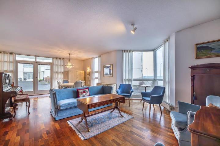 Location de vacances pour 4 personnes, avec vue ainsi que terrasse et jardin en Islande