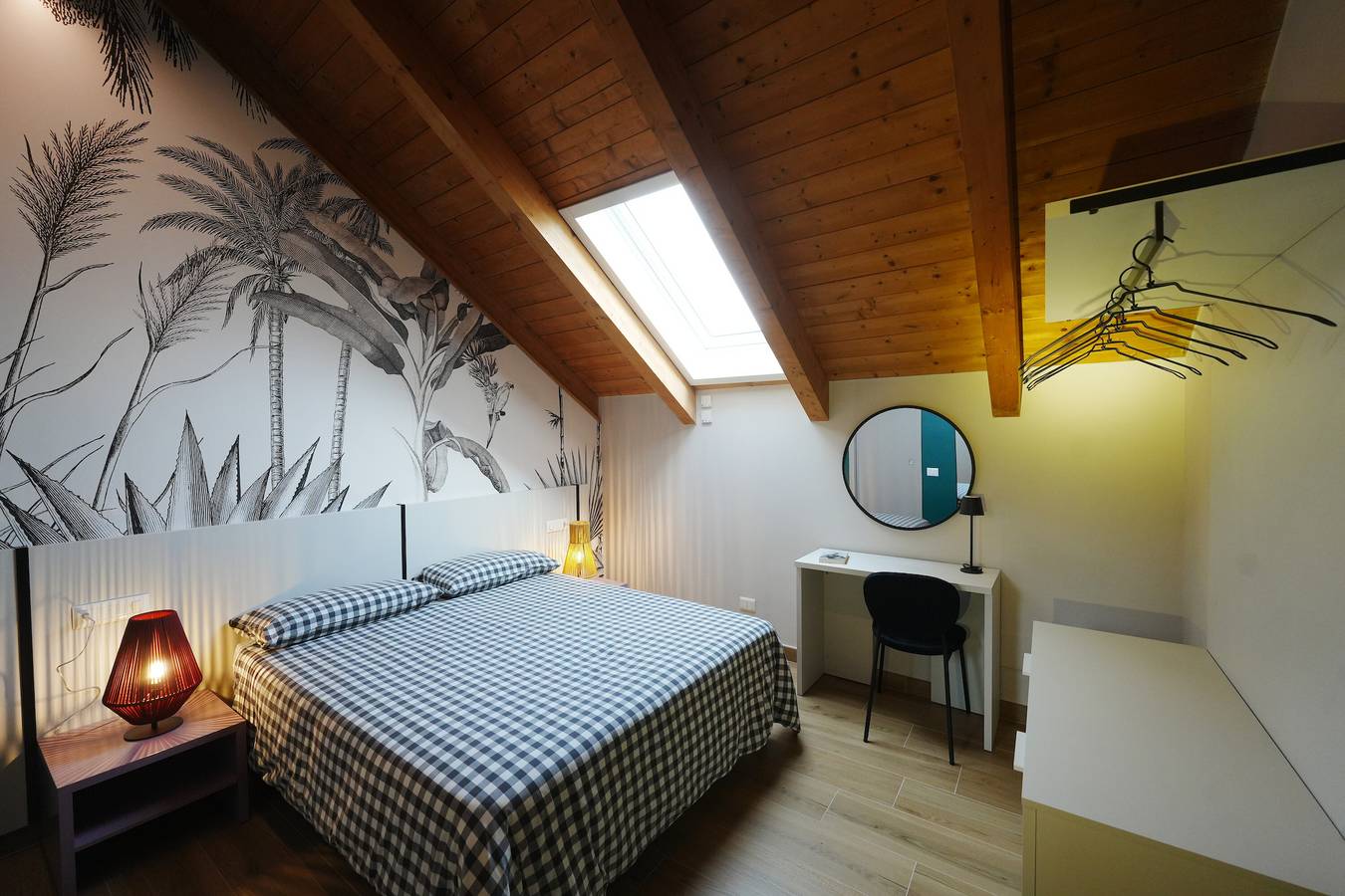 Bed and Breakfast 'Camera Matrimoniale Deluxe Six' with Shared Terrace, Wi-Fi and Air Conditioning in Agerola, Naples Province