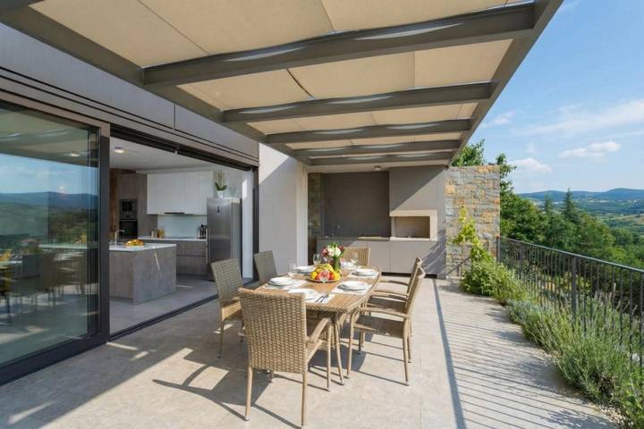 Villa mit pool für 8 Personen, mit Pool und Sauna sowie Balkon, kinderfreundlich in Slowenien - 2