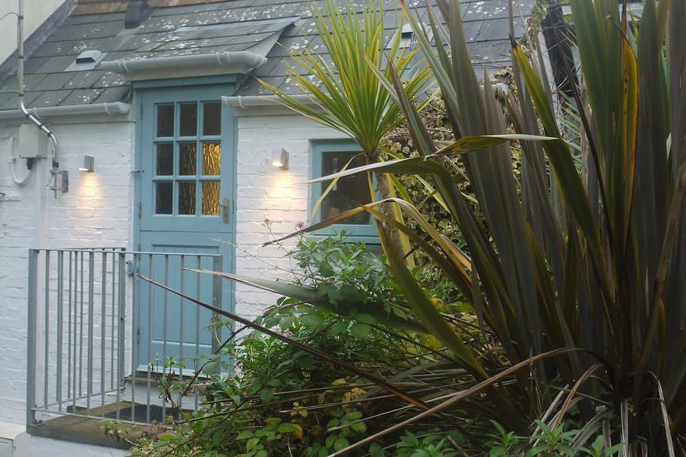 Ganze Wohnung, Loft-Apartment mit 2 Schlafzimmern mit Blick auf die St. Fimbarrus Church & Its Grounds in Polperro, Fowey