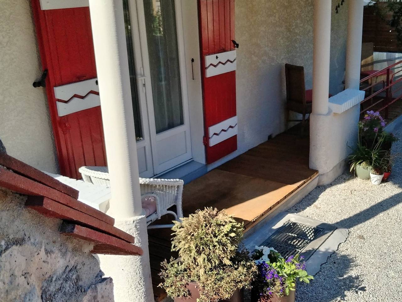 Acogedor alojamiento junto al Loing, cerca de Montargis, con terraza privada y todas las comodidades inclusas in Montargis, Región de Montargis