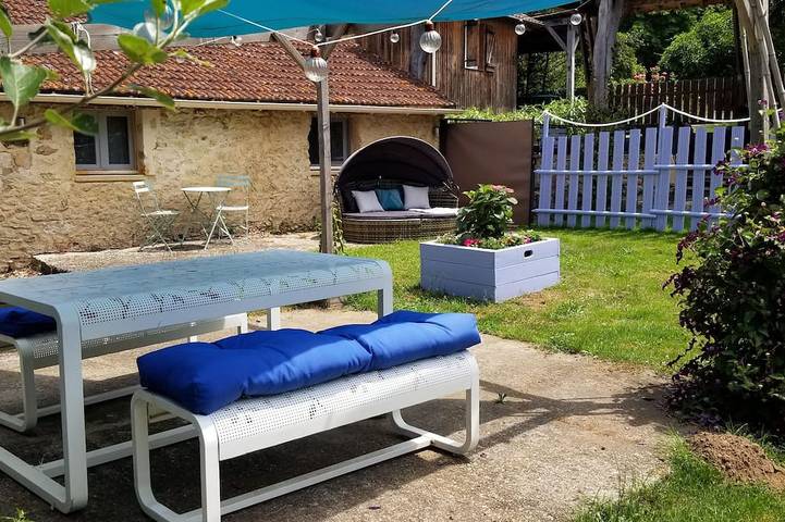 Cottage for 4 people, with garden and pool as well as terrace, with pets - 1