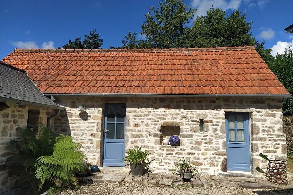 Kleines Landhaus mit Terrasse und Garten, 4 km vom Strand entfernt in Les Moitiers-d'Allonne, Côte de la Déroute