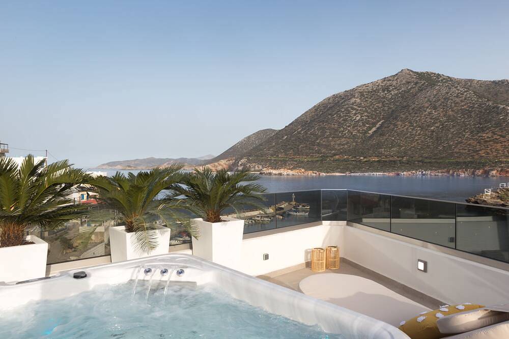 Iris Luxury Home, beachfront with jacuzzi in Mpali in Bali (Crète), Région de Réthymnon