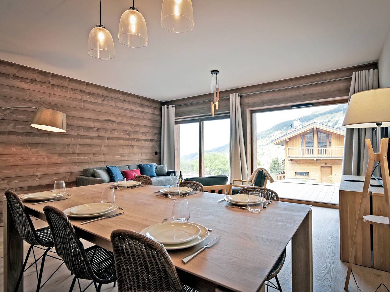 Entire apartment, Spacious apartment with terrace 2 min from slopes, covered parking and concierge service in Méribel-Mottaret, Les Allues