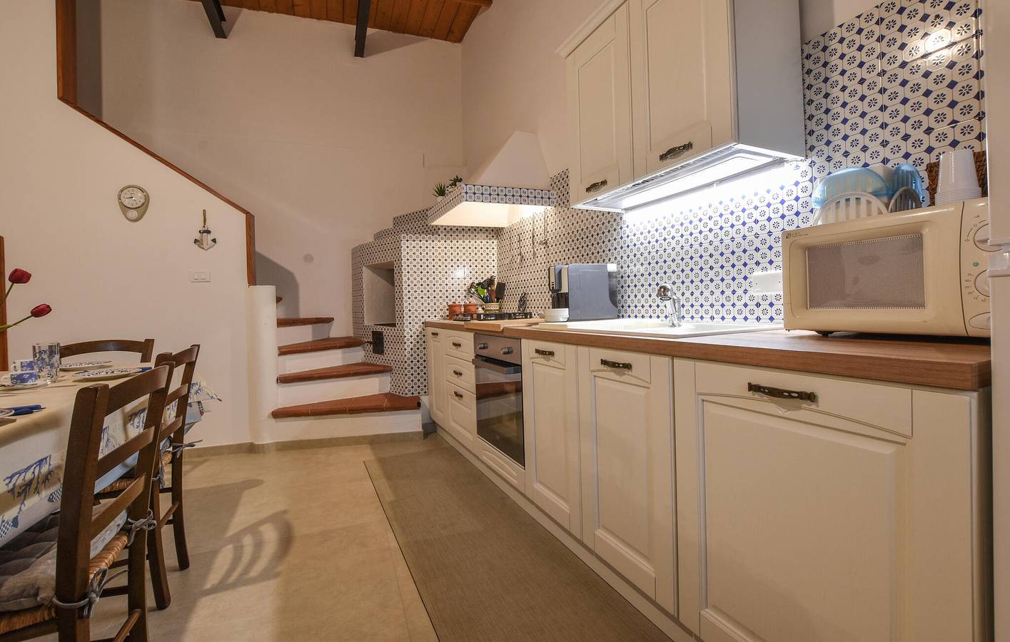 Rückzugsort mit Meerblick, Parkplatz, Terrasse und WiFi in Trappeto, Palermo Provinz