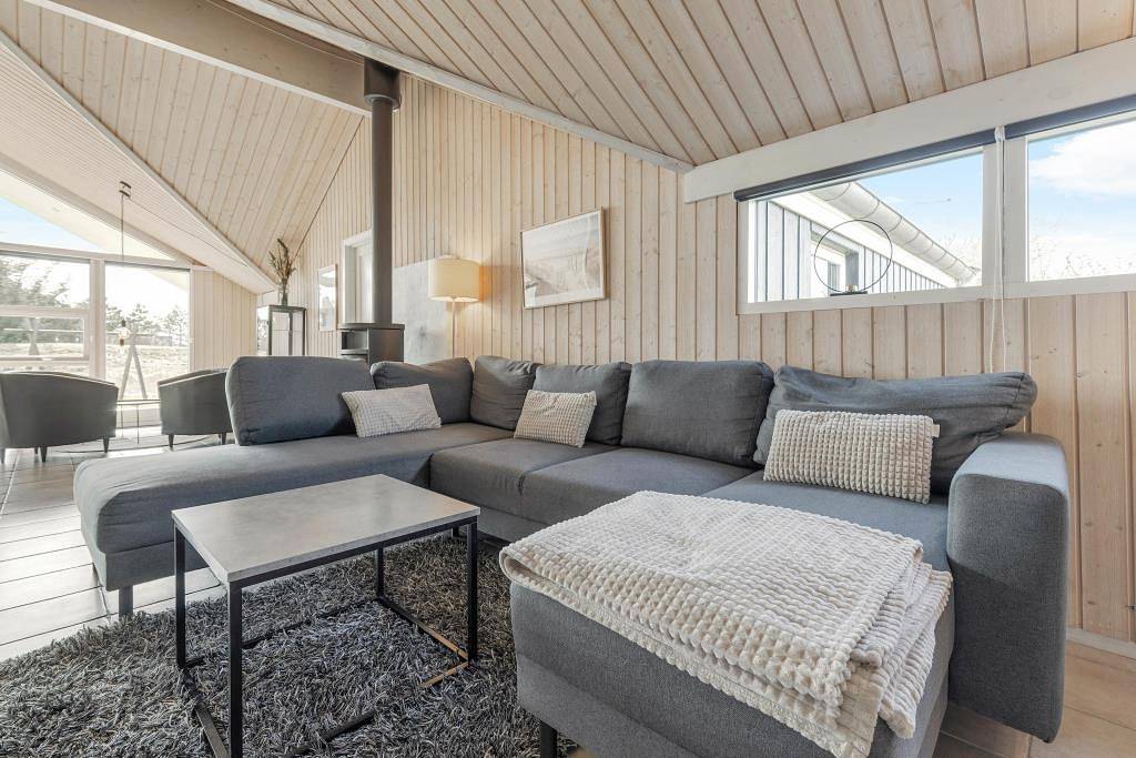Modernes Ferienhaus mit Whirlpool, Sauna und Beachvolleyball  in Blavand, Varde
