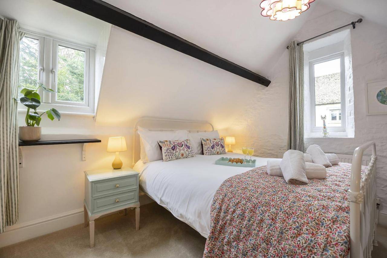 Two-Bedroom Cottage in Cirencester, Gloucestershire