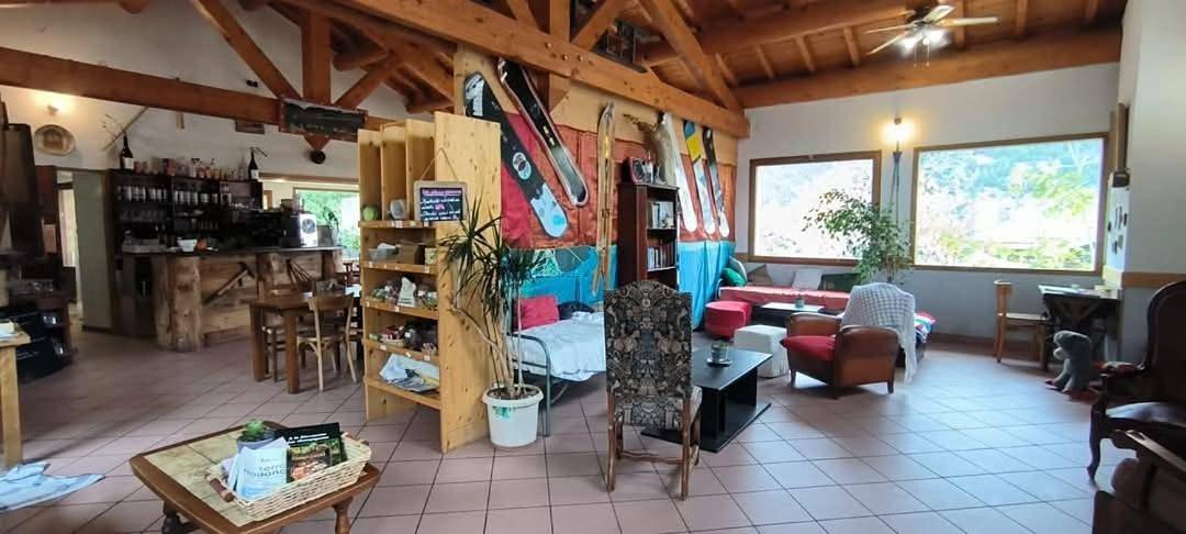Single Bed in Mixed Dormitory Room in Bramans, Région de Saint-Jean-de-Maurienne