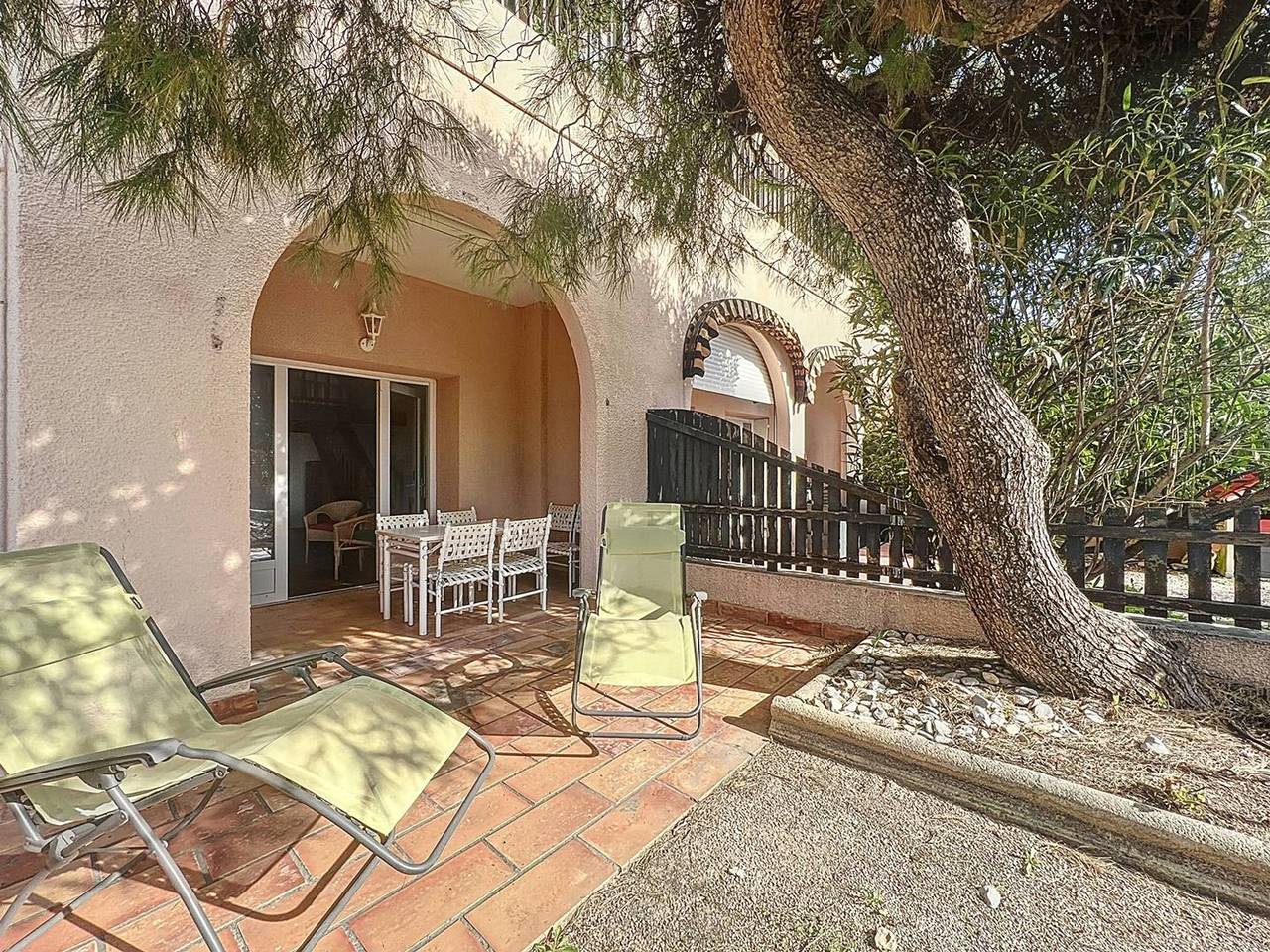 Appartement entier, Appartement T3 avec jardin, accès direct plage in Les Lecques, Saint-Cyr-sur-Mer