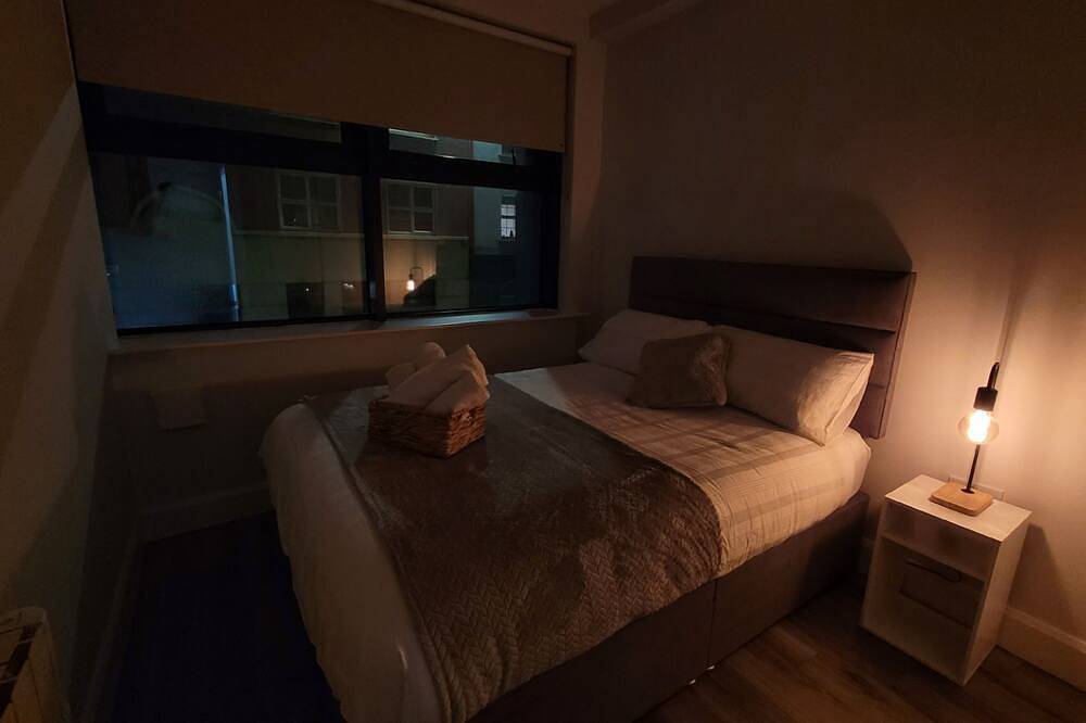 Entire apartment, Modern two bedroom Apartment in Galway city centre in St Nicholas, Galway