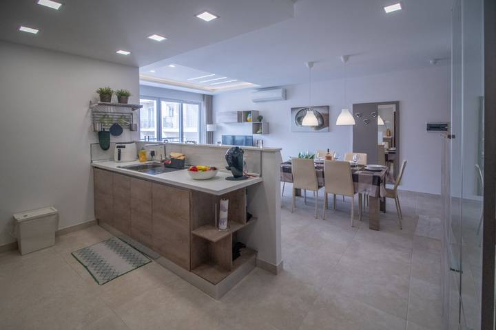 Gîte pour 6 personnes, avec Balcon ainsi que Terrasse et Piscine dans Zebbug - 4