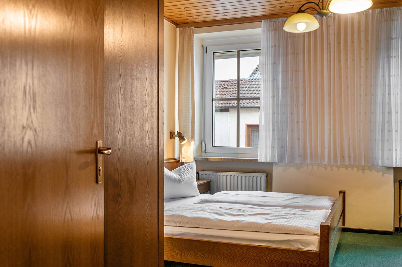 Room 2 - Double room with Wi-Fi in Lehrberg, Romantische Straße
