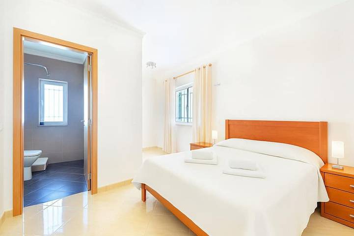 Lovely  4 Bedroom Villa Forte, Private Heated Pool Upon Request in Albufeira e Olhos de Água, Faro District