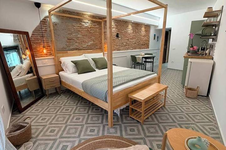 Refined structure in Milazzo, designed to experience an exclusive stay. in Milazzo, Province de Messina