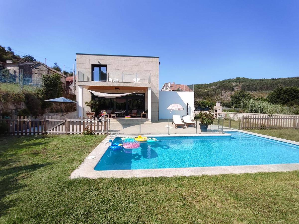 Three-Bedroom Townhouse in Cangas, Rías Baixas