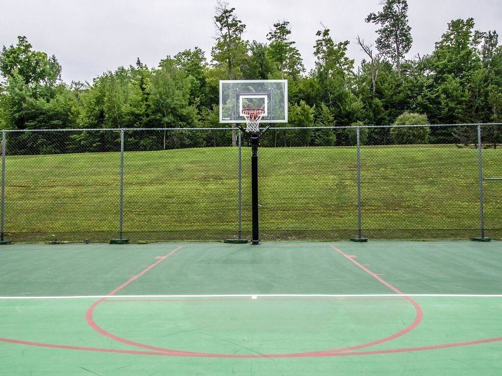 Ganze Wohnung, Sunrise Ski On & Off! Trailside 2 Story Endeinheit. Pool, Whirlpools, Fitnessstudio, Sauna +++ in Killington, Rutland County