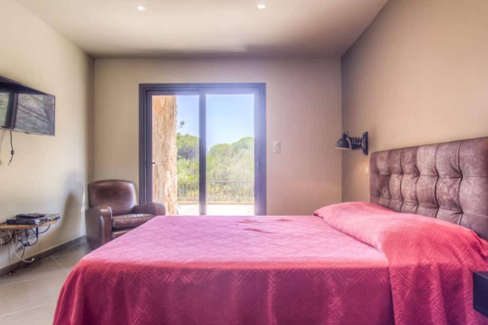 Appartement entier, Villa Appartement T4  avec jolies terrasses Porto Vecchio, piscine à débordement in Porto-Vecchio, Arrondissement de Sartène