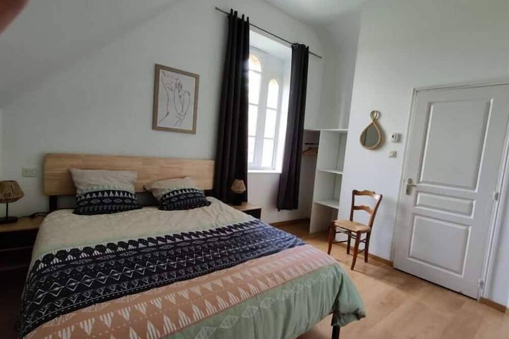 Grand gîte 15 personnes + magnifique parc arboré de 1200 m2 + visite de la ferme in Prée-d'Anjou, Mayenne