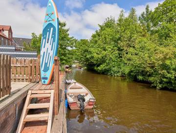 Ferienwohnung für 4 Personen, mit Garten und Ausblick sowie Seeblick und Balkon, kinderfreundlich in Friedrichstadt
