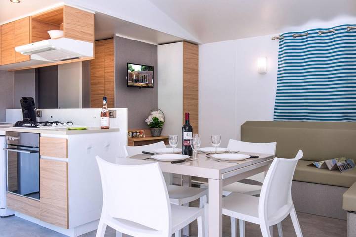 Camping pour 4 personnes, avec Terrasse ainsi que Bassin pour enfant et Piscine dans l' Hérault - 4