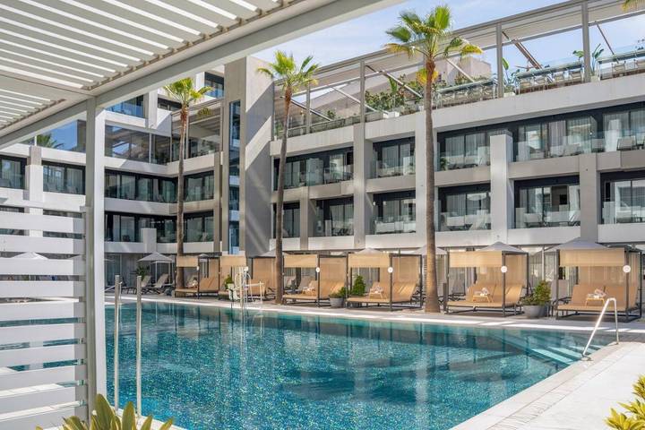 Hôtel pour 4 personnes, avec Terrasse et Jardin ainsi que Bassin pour enfant et Piscine