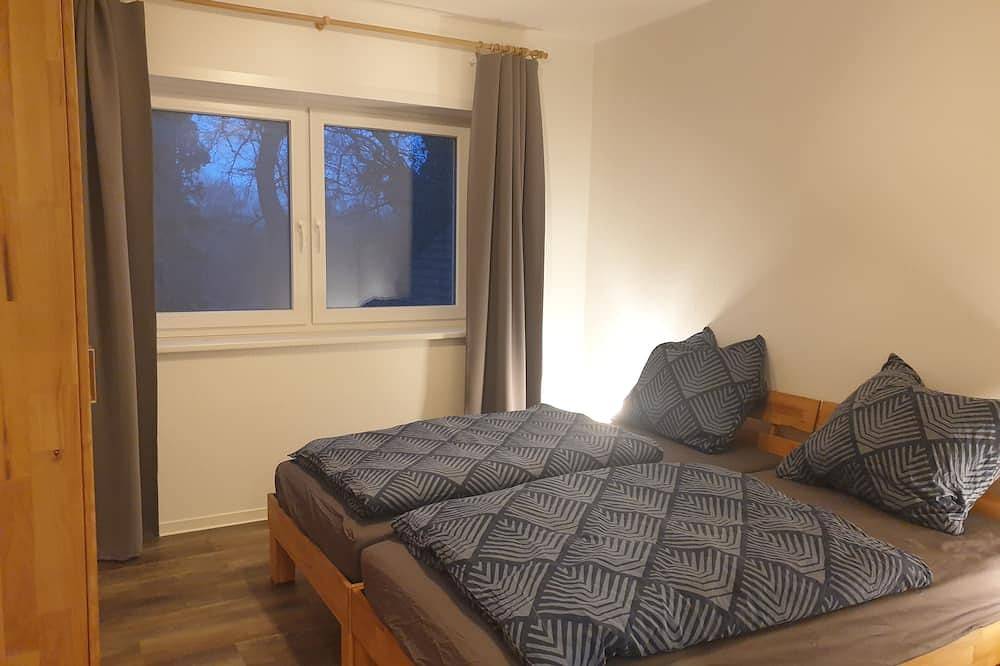 Ganze Wohnung, Fewo mit Zentralem Blick über den Hofplatz, sowie zur Else. in Bünde, Wiehengebirge